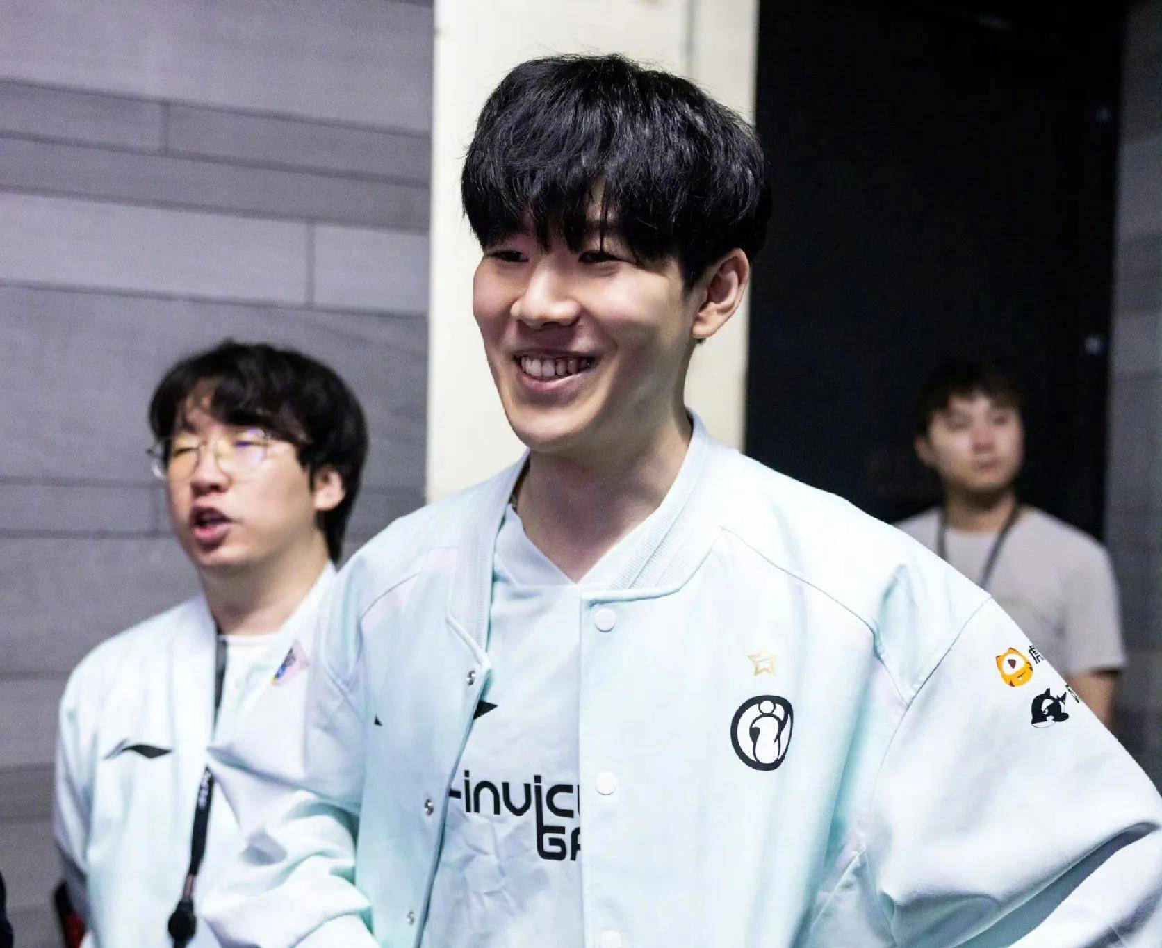 山东男篮首 山东男篮首